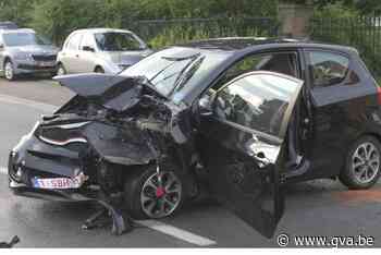 Bestuurster gewond afgevoerd na zware klap in Nijlen - Gazet van Antwerpen