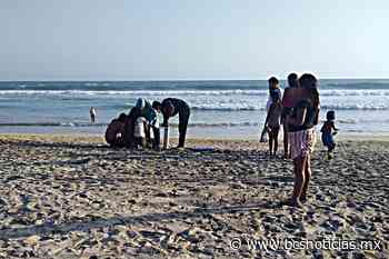 A punto de ahogarse; auxilian paramédicos a mujer surfista en playa “Cerritos” - BCS Noticias