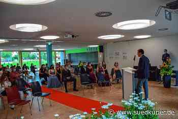 Radolfzell: BSZ gratuliert Abiturienten: 63 Absolventen feiern ihren erfolgreichen Schulabschluss - SÜDKURIER Online