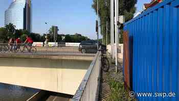 Stadtbild Neu-Ulm: Blauer Container vor Gänstorbrücke – was macht der da eigentlich? - SWP