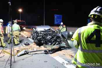 Bestuurder kritiek na zwaar ongeval op E19: auto met hoge snelheid tegen vrachtwagen
