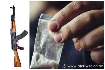 Procureur-generaal niet onder indruk van cocaïne- en wapenhandelaars: hij haalt zelf kalasjnikov boven