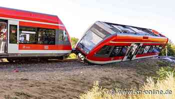 Zug kollidiert mit Lkw und entgleist - acht Verletzte