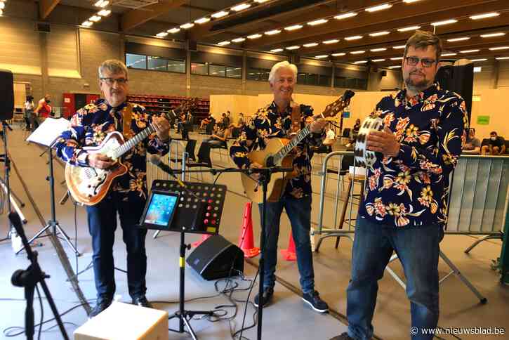 De Nachtwacht zet vaccinatiecentrum Tielenhei in vuur en vlam