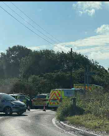 Driver trapped after crash on Sutton Road, Rochford | Echo - Echo
