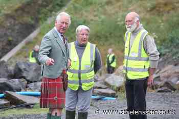 Kilted Charles meets beach-cleaning group in north of Scotland - St Helens Star