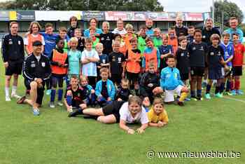 Amper meisjes tijdens voetbalstage en daar moet Red Flame Tessa Wullaert iets aan veranderen - Het Nieuwsblad