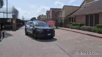 Unaccompanied minor among group found in human smuggling case in SW Houston, HPD says - KTRK-TV