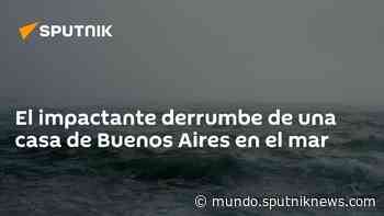 El impactante derrumbe de una casa de Buenos Aires en el mar - Sputnik Mundo