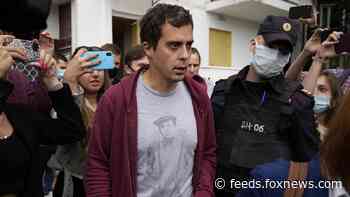 Russian police raid home of investigative journalist