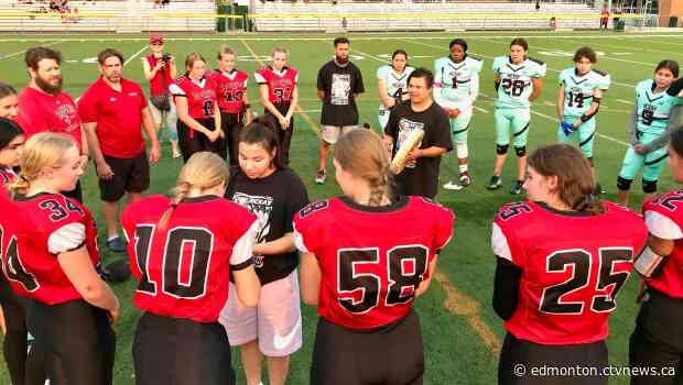 Young Alberta football rivals share traditional Cree smudge before kickoff