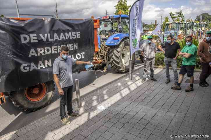 Boeren voeren actie tegen te lage melkprijs: “Wij houden er niets aan over, we willen eerlijke prijs”