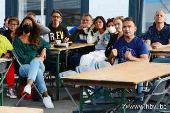 Familie en fans zien medailledroom Evenepoel stranden: “Jaar geleden lag Remco nog halfdood in ravijn” - Het Belang van Limburg