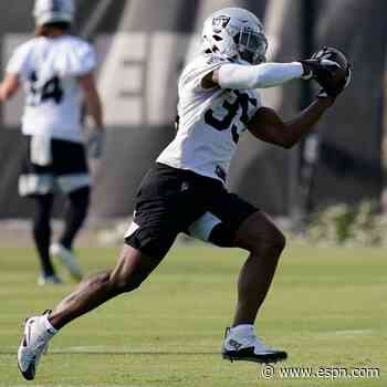 Raiders place RB Riddick on reserve/retired list