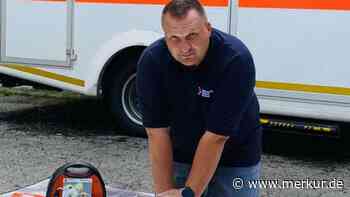 Defibrillator unbedingt anwenden: Experte erklärt, wie einfach es geht - Merkur.de