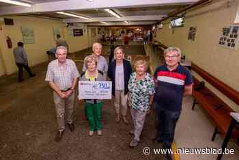 Petanqueclub Izegem schenkt 750 euro aan door wateroverlast ... (Izegem) - Het Nieuwsblad