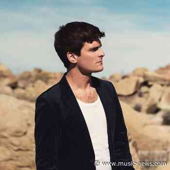 Tom Speight offers Queen Elizabeth free entry to next London gig