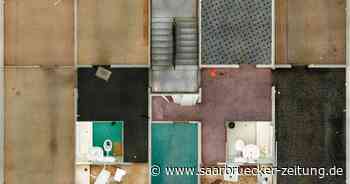 Andreas Gefeller führt durch seine Ausstellung „Fotoarbeiten“ in der Städtischen Galerie Neunkirchen - Saarbrücker Zeitung