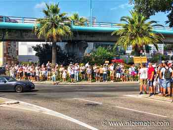 Les opposants au pass sanitaire à Antibes occupent le rond-point de Provence