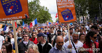 French police clash with anti-COVID pass protesters in Paris - Al Jazeera English