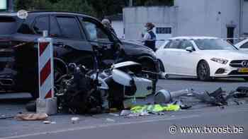 Nederlandse motoragent in levensgevaar na botsing in Stekene - TV Oost