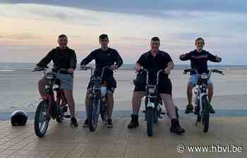 De muttes rijden op bromfiets naar zee - Het Belang van Limburg