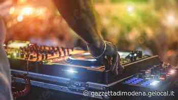 Modena. Blitz in 7 locali. Più di 250 clienti alla festa col dj: multa da 2500 euro a una pizzeria - La Gazzetta di Modena