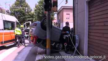 Modena, auto cappottata in via Respighi - Gazzetta di Modena