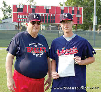 Dunham receives Donna Hoop Memorial Scholarship | News, Sports, Jobs - Marshalltown Times Republican