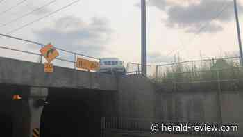 SUV gets stuck above Jasper Street tunnel - Herald & Review