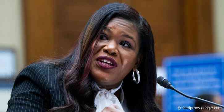 Progressive Cori Bush says 'some Democrats went on vacation instead' of preventing the eviction moratorium from expiring