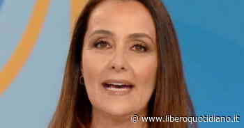 Estate in diretta, "l'erba del vicino è sempre più...": l'ospite lo ha detto davvero, gelo di Roberta Capua - Liberoquotidiano.it