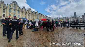 À Arras, près de 200 opposants au pass sanitaire ont battu le pavé lors d'une manifestation improvisée - La Voix du Nord