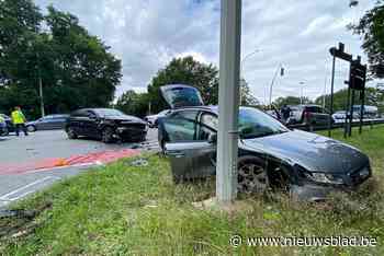 Twee auto’s botsen aan afrit van E313 in Diepenbeek
