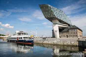 Flandriaboot botst tegen kaaimuur Hansadok, meerdere passagiers lichtgewond