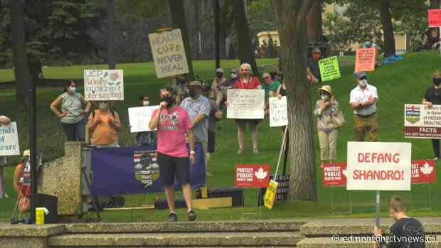 'We are at a crossroads': Edmontonians continue calling on province to rethink pandemic response