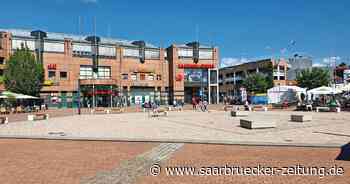 Der Brunnen auf dem Stummplatz in Neunkirchen ist seit Wochen defekt - Saarbrücker Zeitung