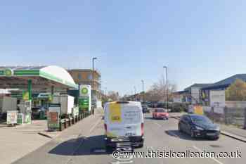 Teenager stabbed on Mitcham Road in Croydon