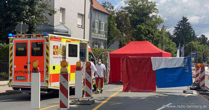 Frau wird von Lastwagen erfasst und stirbt