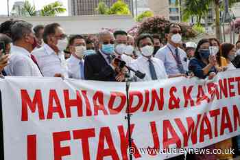 Malaysian politicians stage protest over parliament closure - Dudley News