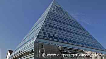 Laboratorio Danza tanzt "Metamorphosen" vor der Ulmer Stadtbibliothek
