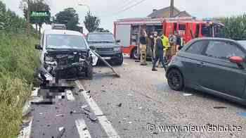 Man zwaargewond bij frontale botsing in Riemst