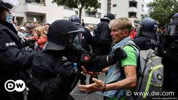 Coronavirus: Berlin anti-lockdown protesters clash with police - DW (English)