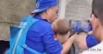 Reddingswerkers halen baby onder puin van ingestort huis vandaan in China - Het Laatste Nieuws