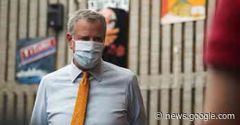 De Blasio ‘Strongly’ Urges Vaccinated New Yorkers to Wear Masks Indoors - The New York Times