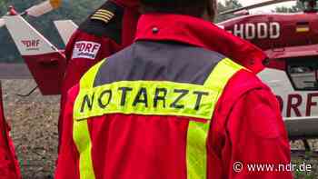 Garrel: 31-jähriger Autofahrer stirbt bei Kollision mit Baum - NDR.de