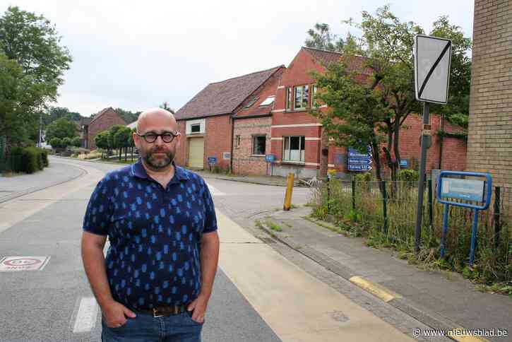 Een straat, twee gemeenten en toch drie verschillende straatnamen: hier vinden bezorgdiensten, bezoekers en zelfs hulpdiensten de weg niet