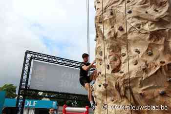 Roeien, fietsen en muurklimmen op parking van Delhaize - Het Nieuwsblad