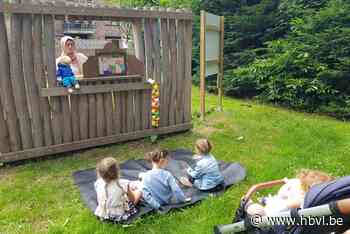 Kinderen genieten van voorleesavond in het park (Beringen) - Het Belang van Limburg Mobile - Het Belang van Limburg