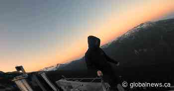 ‘Extremely dangerous’: Toronto man films himself climbing Whistler Peak-2-Peak Gondola - Global News